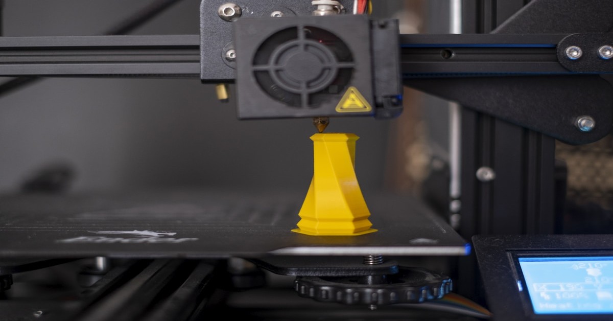 Auto vs Manual Bed Leveling on 3D Printer 3D printer nozzle close to print bed showing bed leveling process